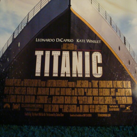 TITANIC - MOVIE POSTER WITH LEONARDO DICAPRIO & KATE WINSLET - Picture 2 of 4